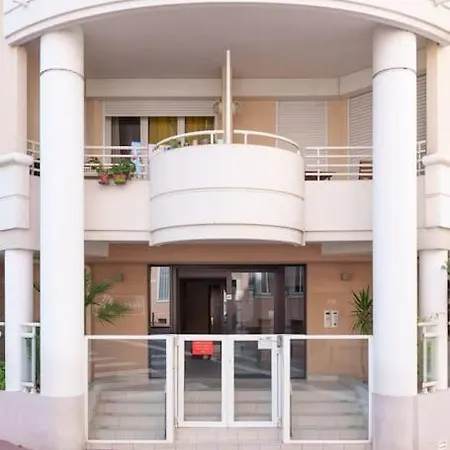 Le Bristol By Apirent #airconditioning #terrasse #central